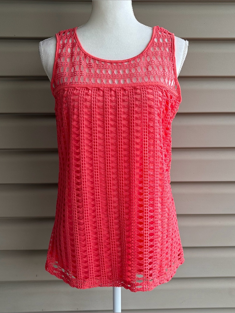 •NAÏF• Coral Crochet Lace Tank Top – Size Large